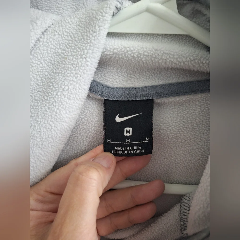Womens NIKE Therma Hoodie Medium Gray Like New‎ Stretch Sporty